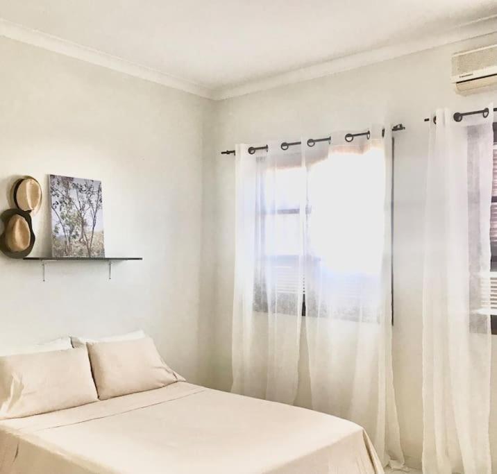 Syds Beach House Прая Екстериор снимка