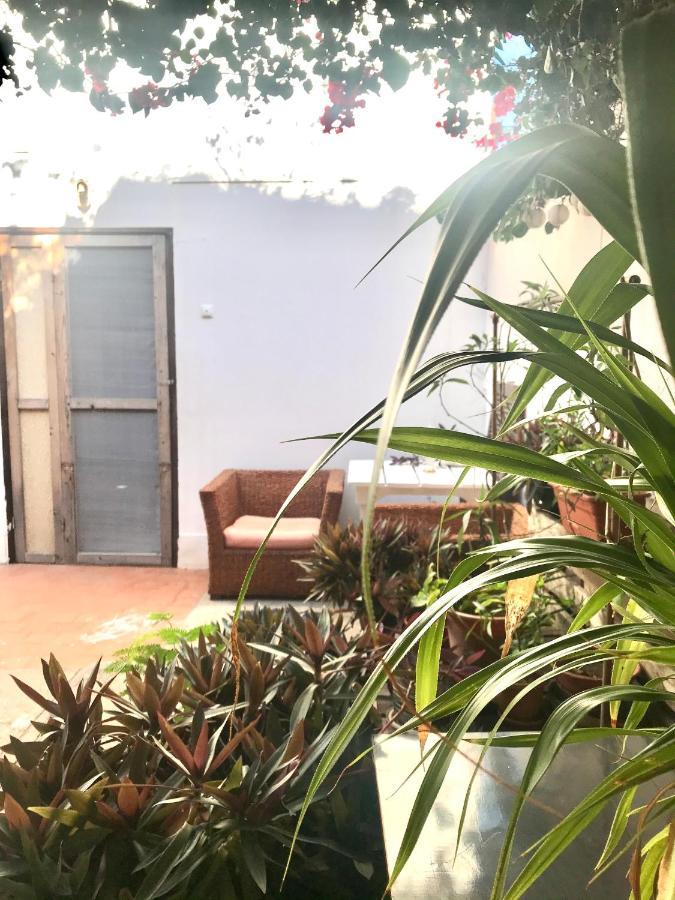 Syds Beach House Прая Екстериор снимка